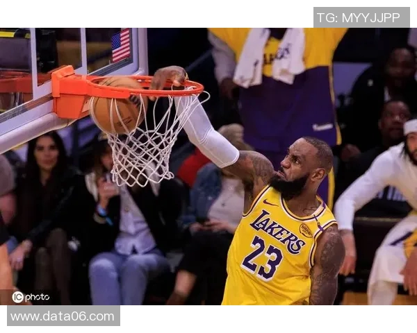 湖人大胜太阳，詹姆斯再献神奇表现，带领球队取得九连胜