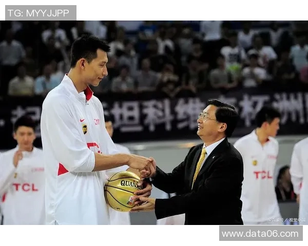 易建联首秀砍下30分，带领广东宏远大胜北控，登顶CBA联赛积分榜