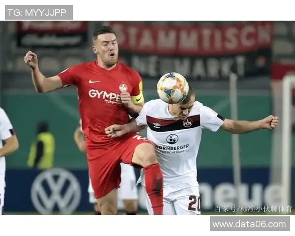 沙尔克04擒德比战迈向榜首继续前进 沙尔克04擒德比战迈向榜首继续前进