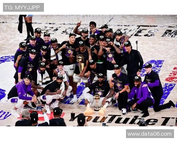 科比带领湖人队夺冠，成为最年长总冠军得主